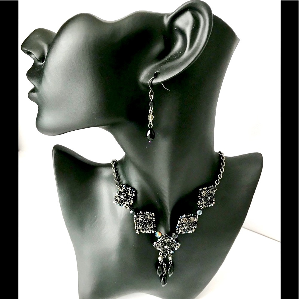 Necklace and earrings set